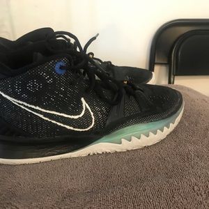 Nike Kyrie 7 Brooklyn Nets black CQ9326-002 men's size 10